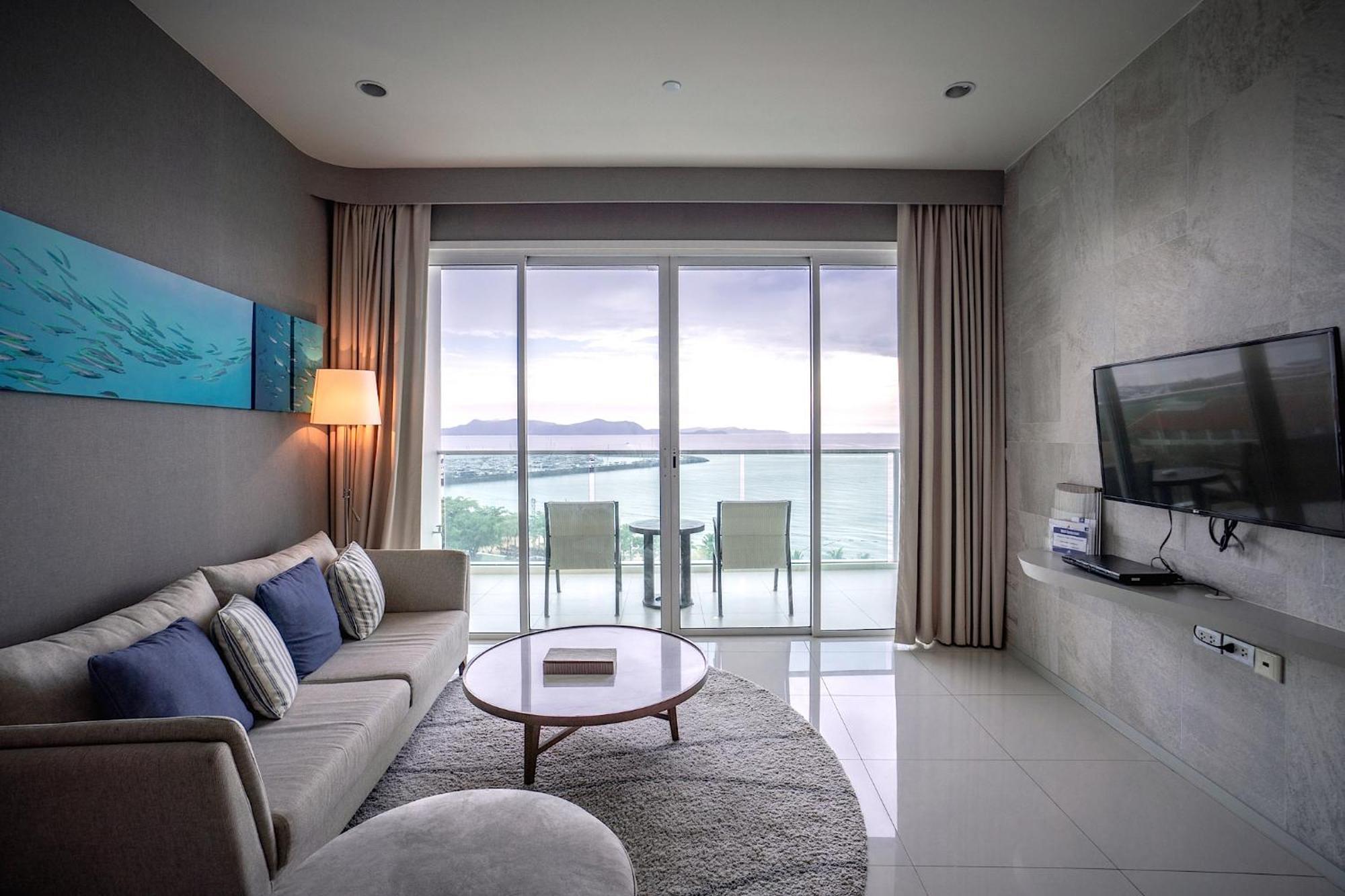 Movenpick Residences Pattaya With Ocean View Praia de Jomtien Exterior foto