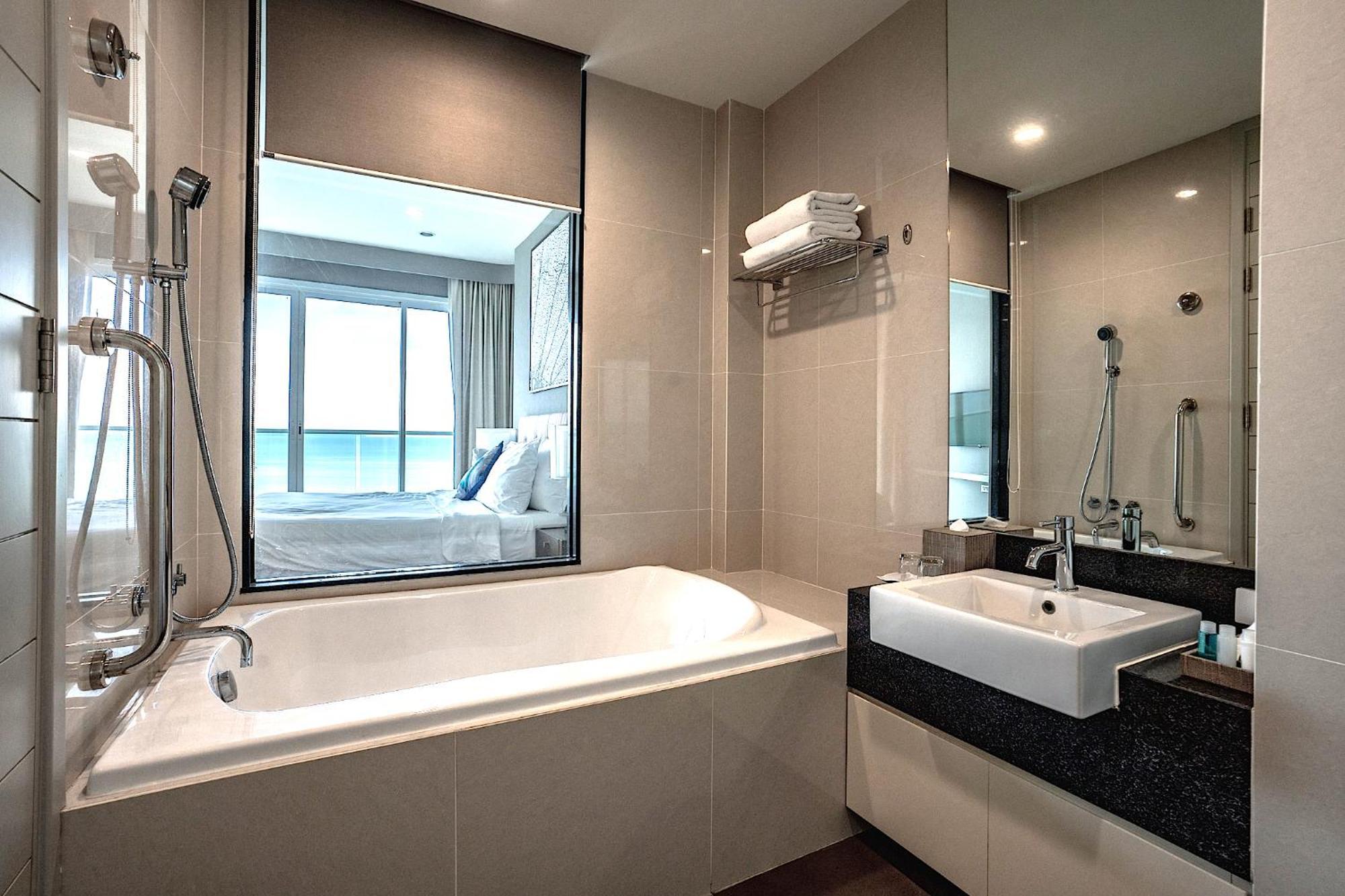 Movenpick Residences Pattaya With Ocean View Praia de Jomtien Exterior foto