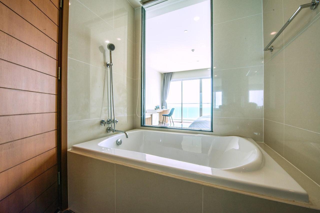 Movenpick Residences Pattaya With Ocean View Praia de Jomtien Exterior foto